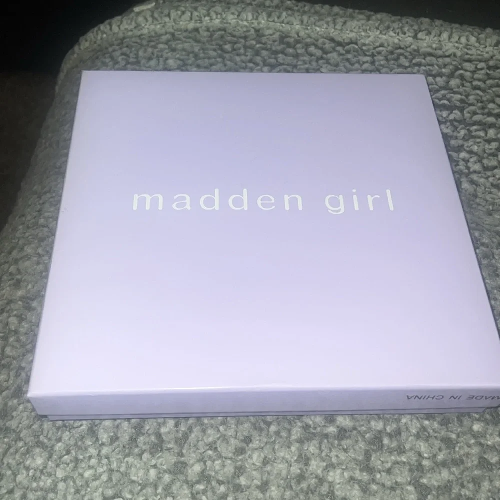 NWT Madden Girl cute silver , 3 piece gift set,coin or card, pouch, tech case